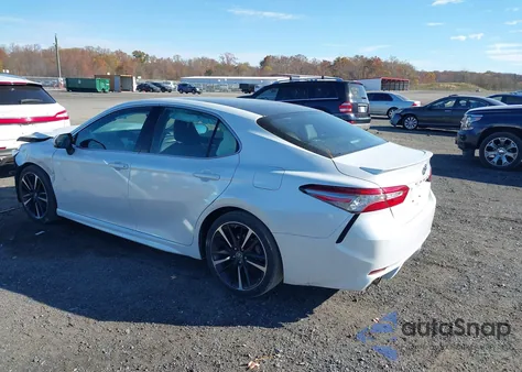 2018 Toyota Camry Xse z USA, uszkodzony, nr VIN 4T1B61HK1JU648021